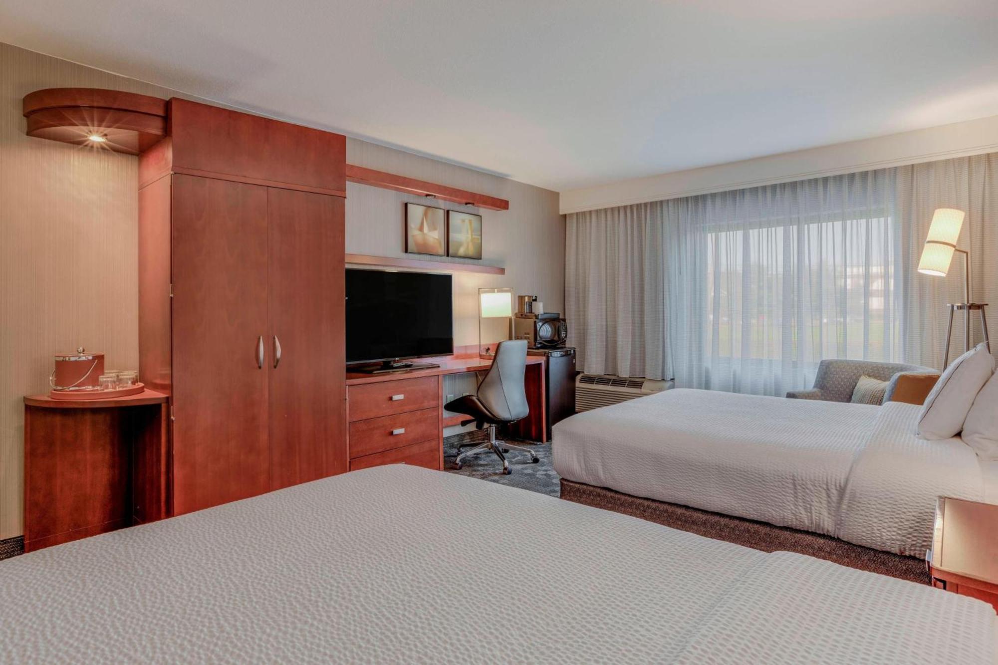 Courtyard By Marriot Cranbury South Brunswick Hotel Exterior photo