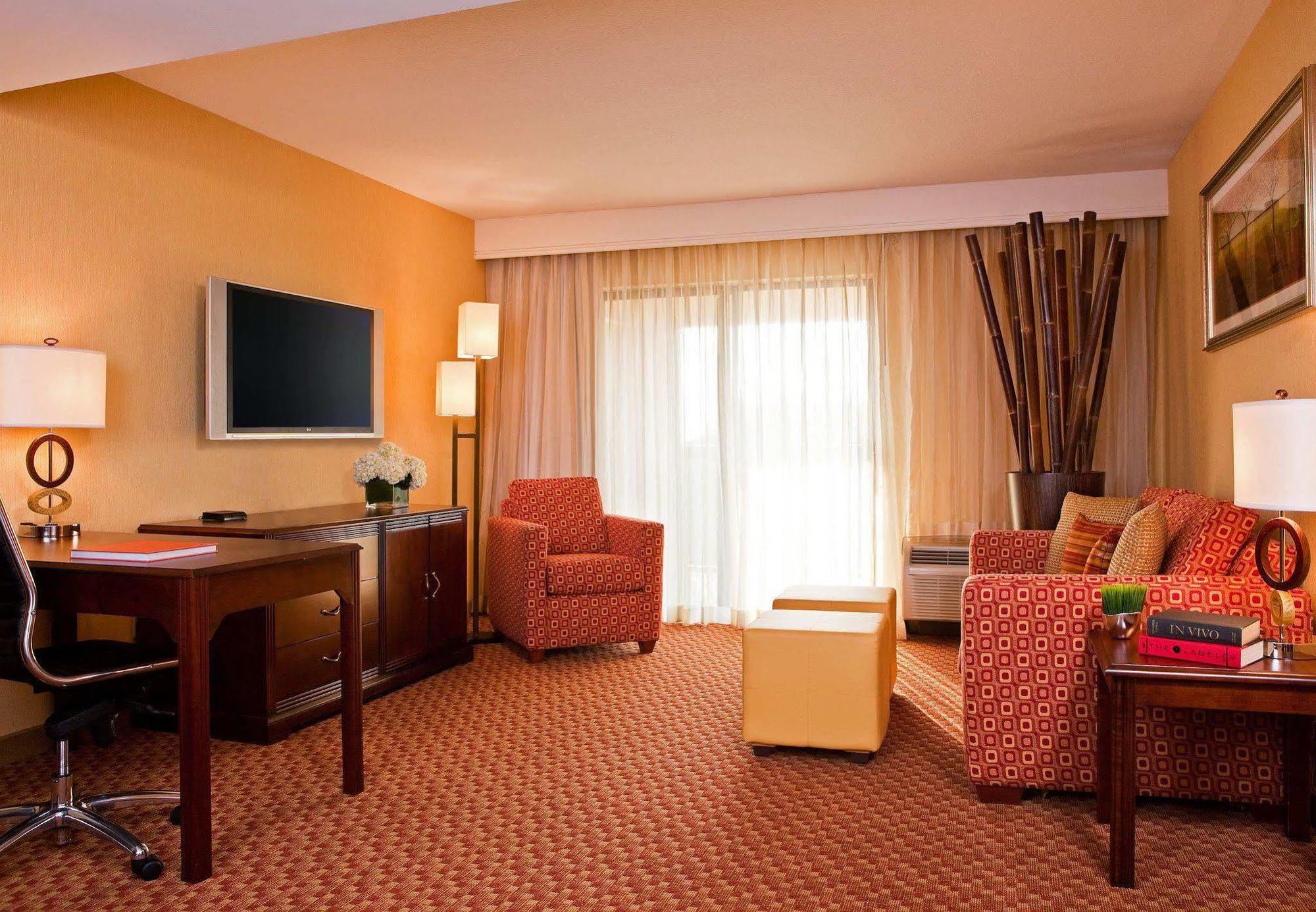 Courtyard By Marriot Cranbury South Brunswick Hotel Room photo