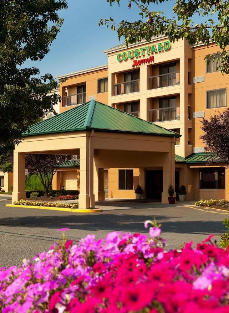 Courtyard By Marriot Cranbury South Brunswick Hotel Exterior photo